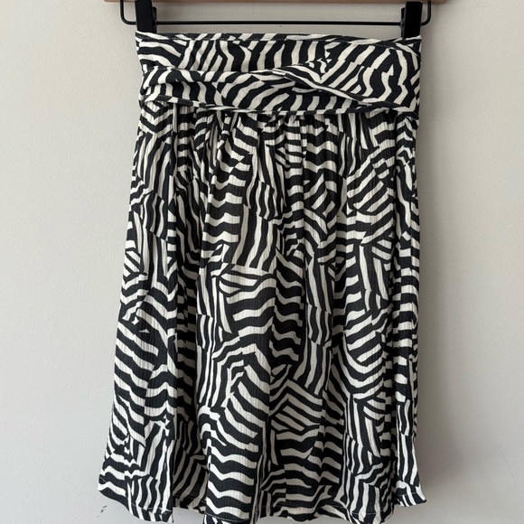 NWT Knot Sisters Patterned Skirt - Picture 2 of 10